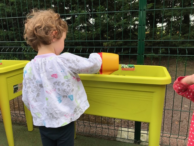 Jardinage à la Micro-crèche de Davron